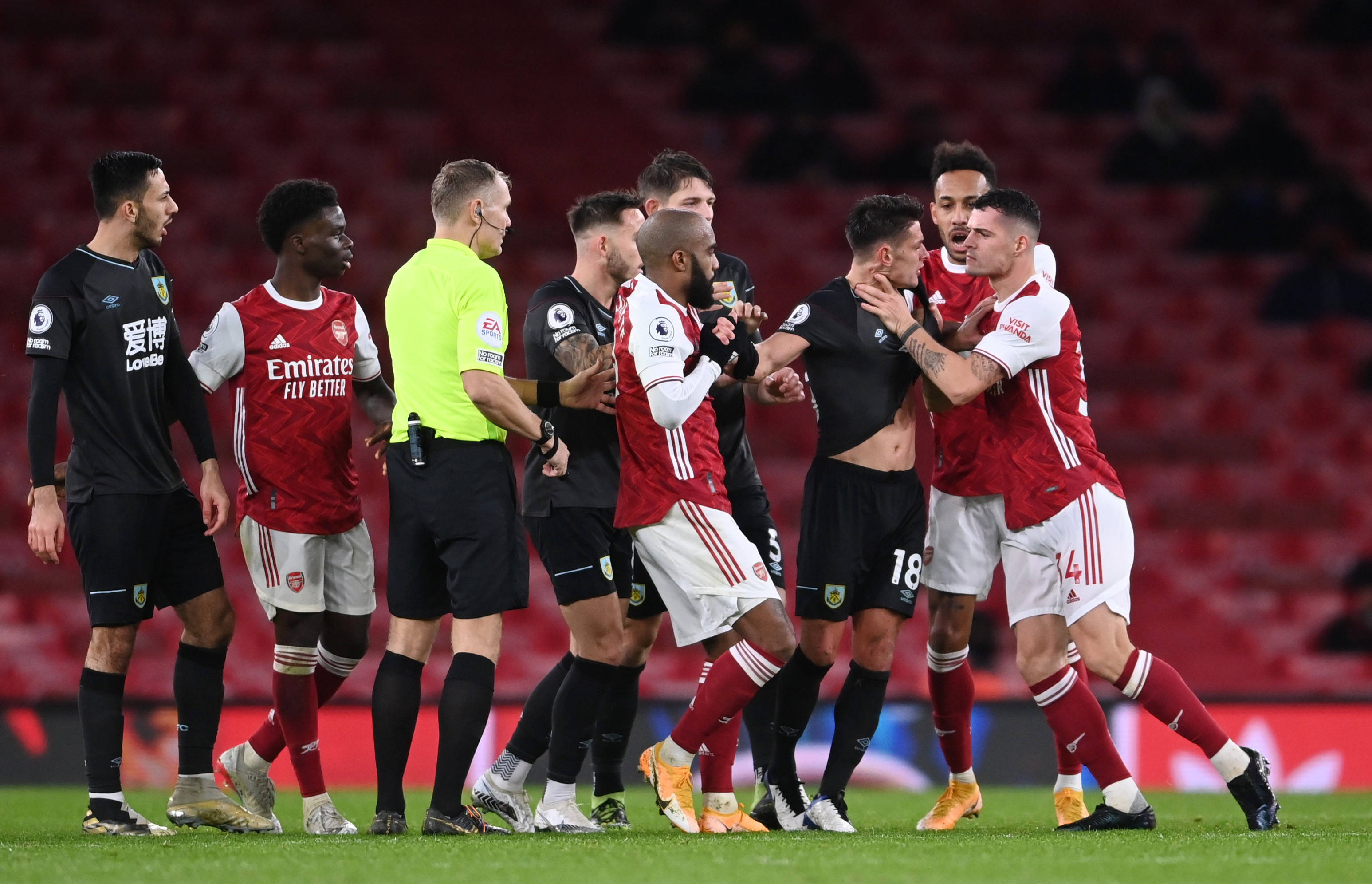 泰勒正在进 泰勒正在进